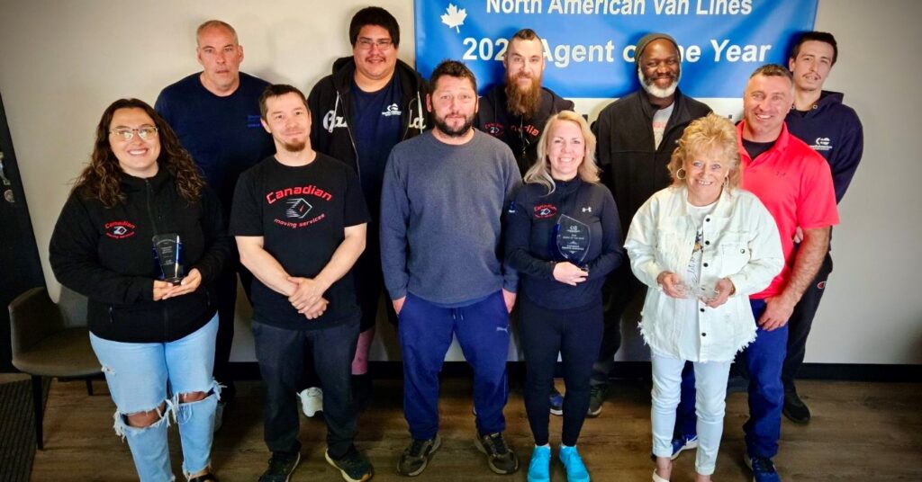 group pic of Canadian moving service team